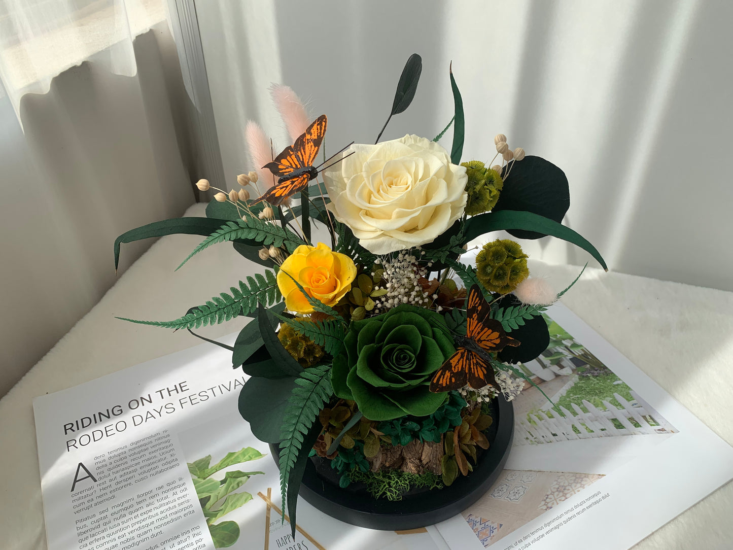 White Rose Mix Garden in a Dome - الوردة الخالدة