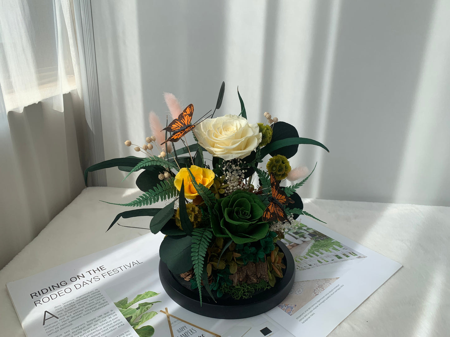 White Rose Mix Garden in a Dome - الوردة الخالدة