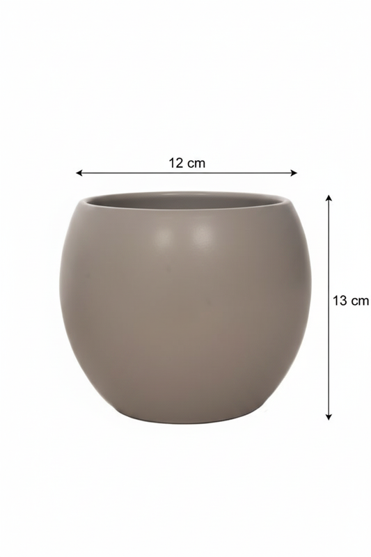 Taupe-grey pot lifestyle portrait