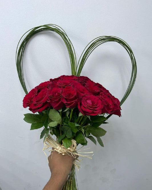 Heart Shaped Hybrid Red Roses Bouquet - Fresh Flower Bouquet - باقة من الزهور